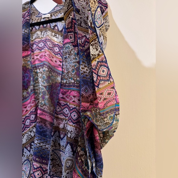 Coldwater Creek Multicolor Patterned Women's light weight shrug - Picture 3 of 8